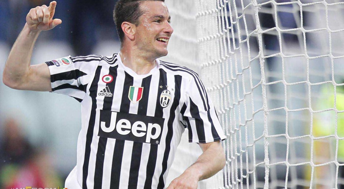 Foto LaPresse - Spada17 aprile 2016 Torino ( Italia)Sport CalcioJuventus - Palermo  Campionato di Calcio Serie A TIM 2015 2016 - " Juventus Stadium "Nella foto:  esultanza dopo il gol padoin 4-0Photo LaPresse - SpadaApril 17,  2016 Turin ( Italy)Sport SoccerJuventus - Palermo Italian Football Championship League A TIM 2015 2016 - " Juventus  Stadium "In the pic:   celebrates after scoring padoin 4-0