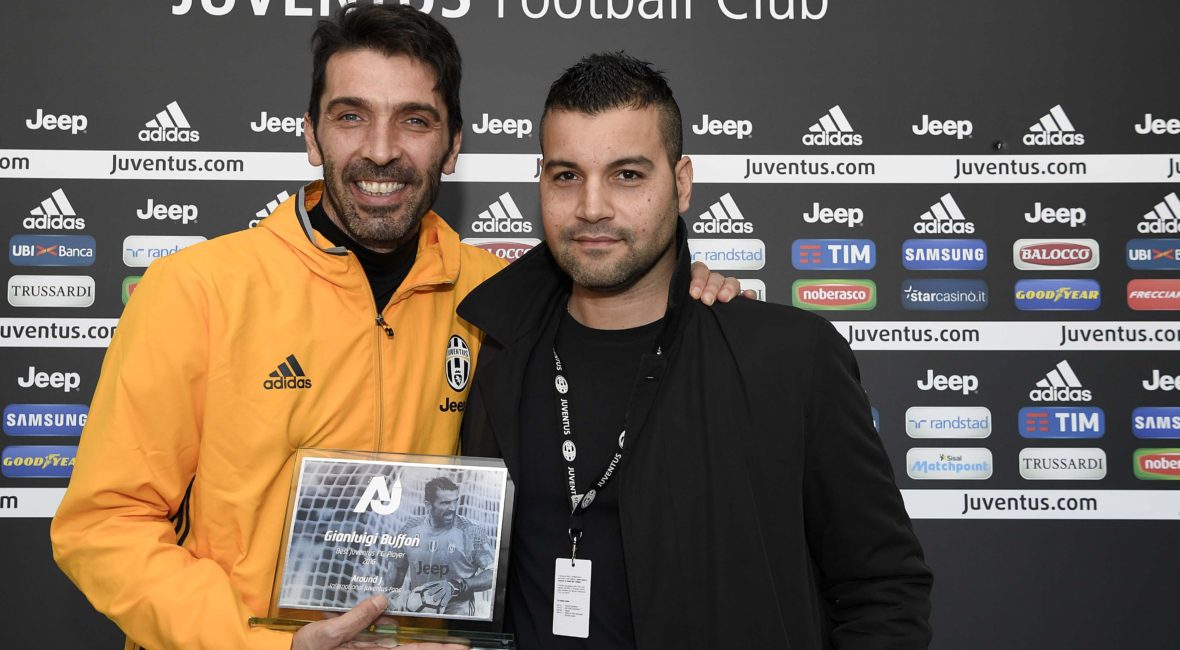Foto LaPresse - Daniele Badolato
16/02/2017 Vinovo ( Italia)
Sport Calcio
ESCLUSIVA JUVENTUS
Juventus, Gianluigi Buffon riceve il premio Around J
Nella foto: Gianluigi Buffon

Photo LaPresse - Daniele Badolato
16 February 2017 Vinovo ( Italy)
Sport Soccer
Juventus, Gianluigi Buffon receiving Around J Prize
In the pic: Gianluigi Buffon